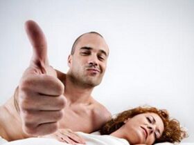 امرأة مع رجل قام بتكبير قضيبه باستخدام العلاجات الشعبية